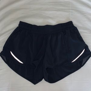 Lululemon Hotty Hot Shorts 2.5”